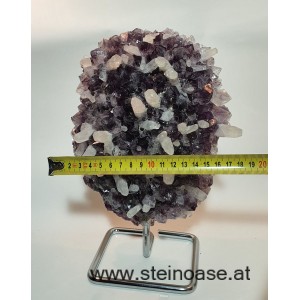 Amethyst mit Calciten auf Ständer